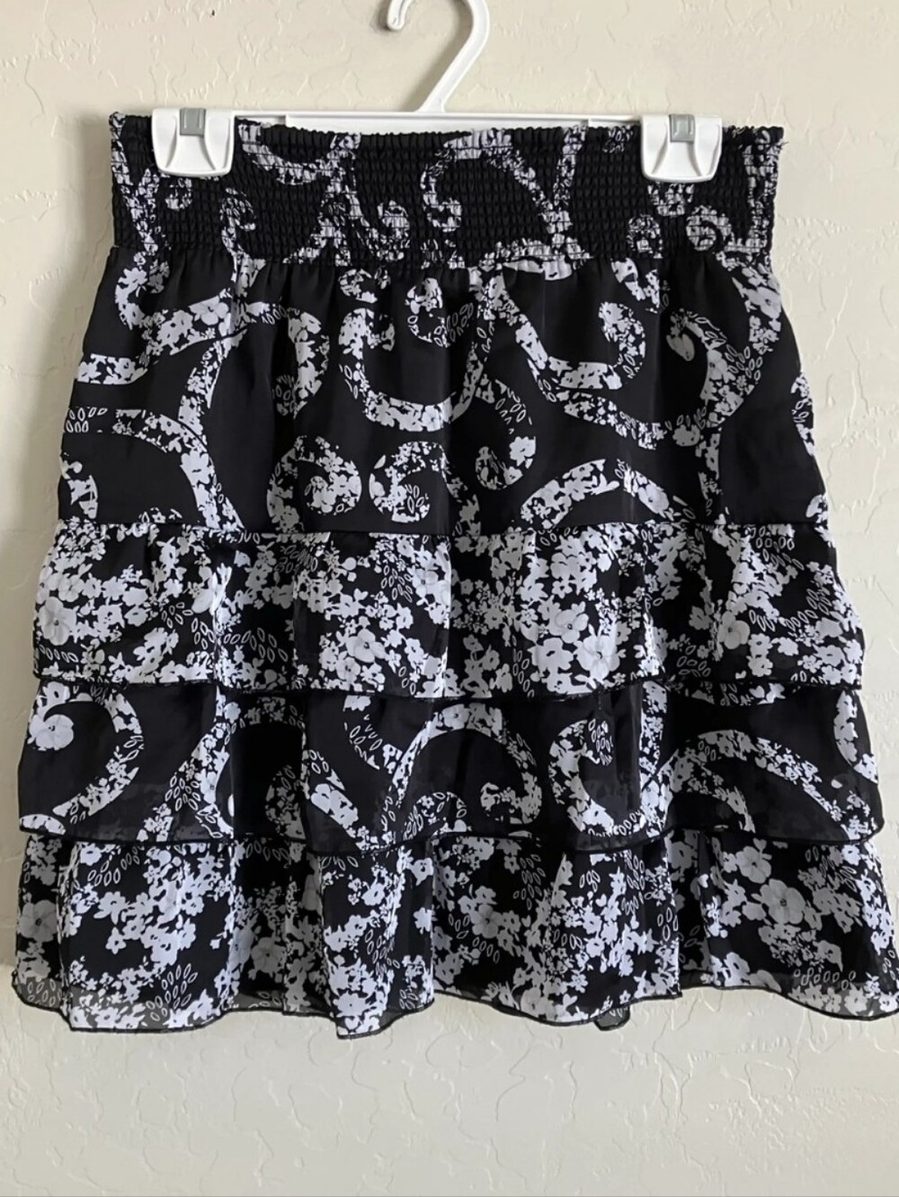 WHBM Black & White Tiered Floral & Scroll Skirt, Size S